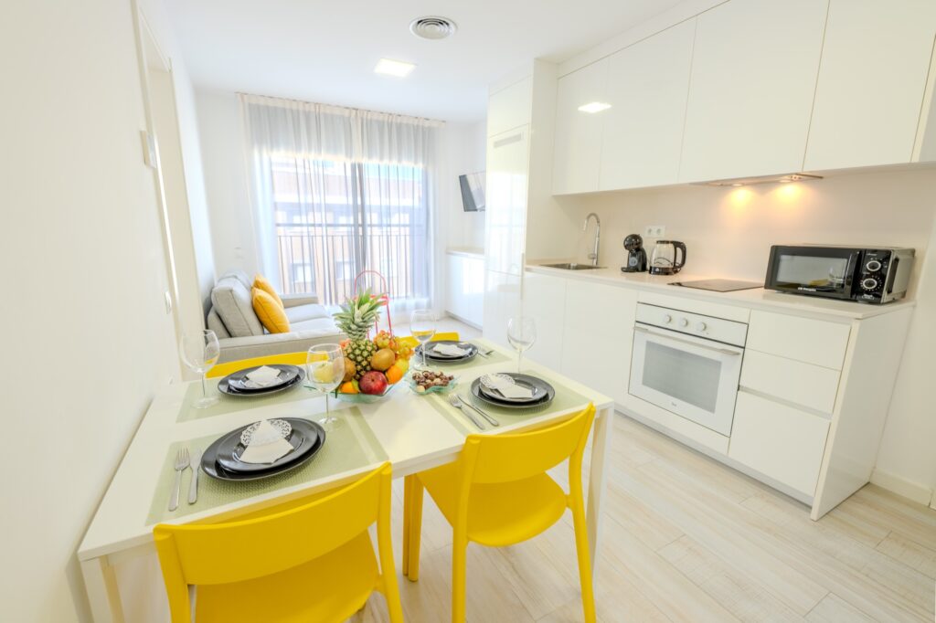 Appartement de deux chambres avec cuisine équipée, jusqu'à quatre personnes, au Castell Beach Aparthotel à Castelldefels