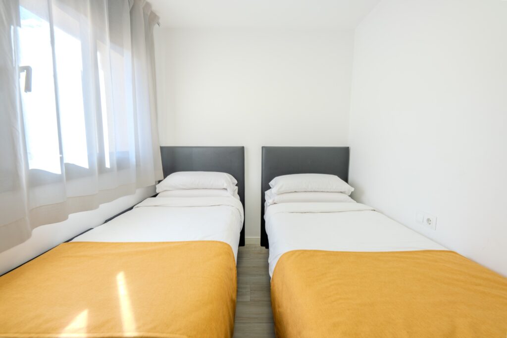 Two-bedroom apartment with a fully equipped kitchen for up to four guests at Castell Beach Aparthotel in Castelldefels